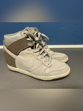 RARE Women’s Nike Tan Ski High Dunks 845019-002